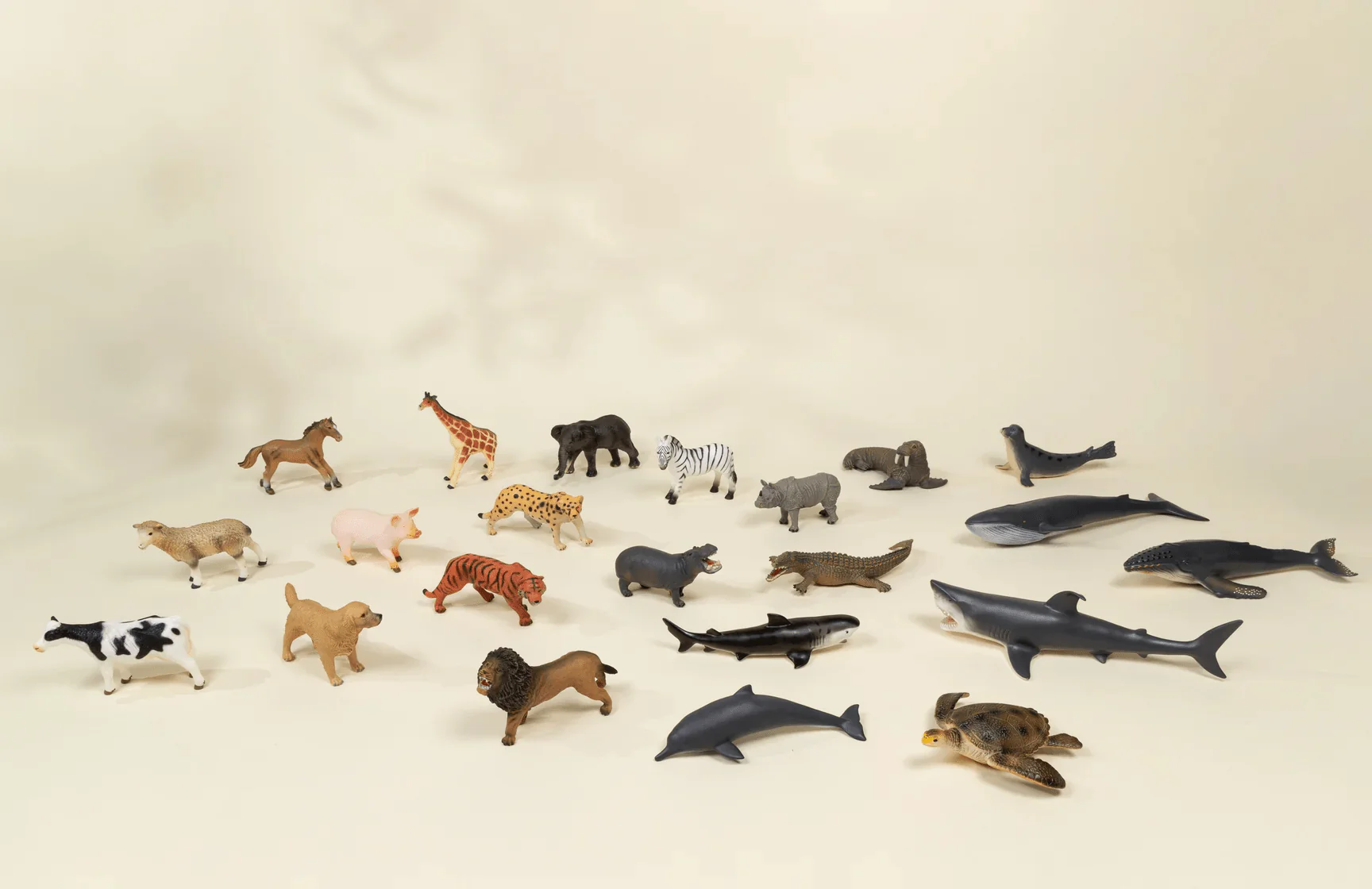 Large Wildlife Animal Play Figurine – Giraffe - Image 5