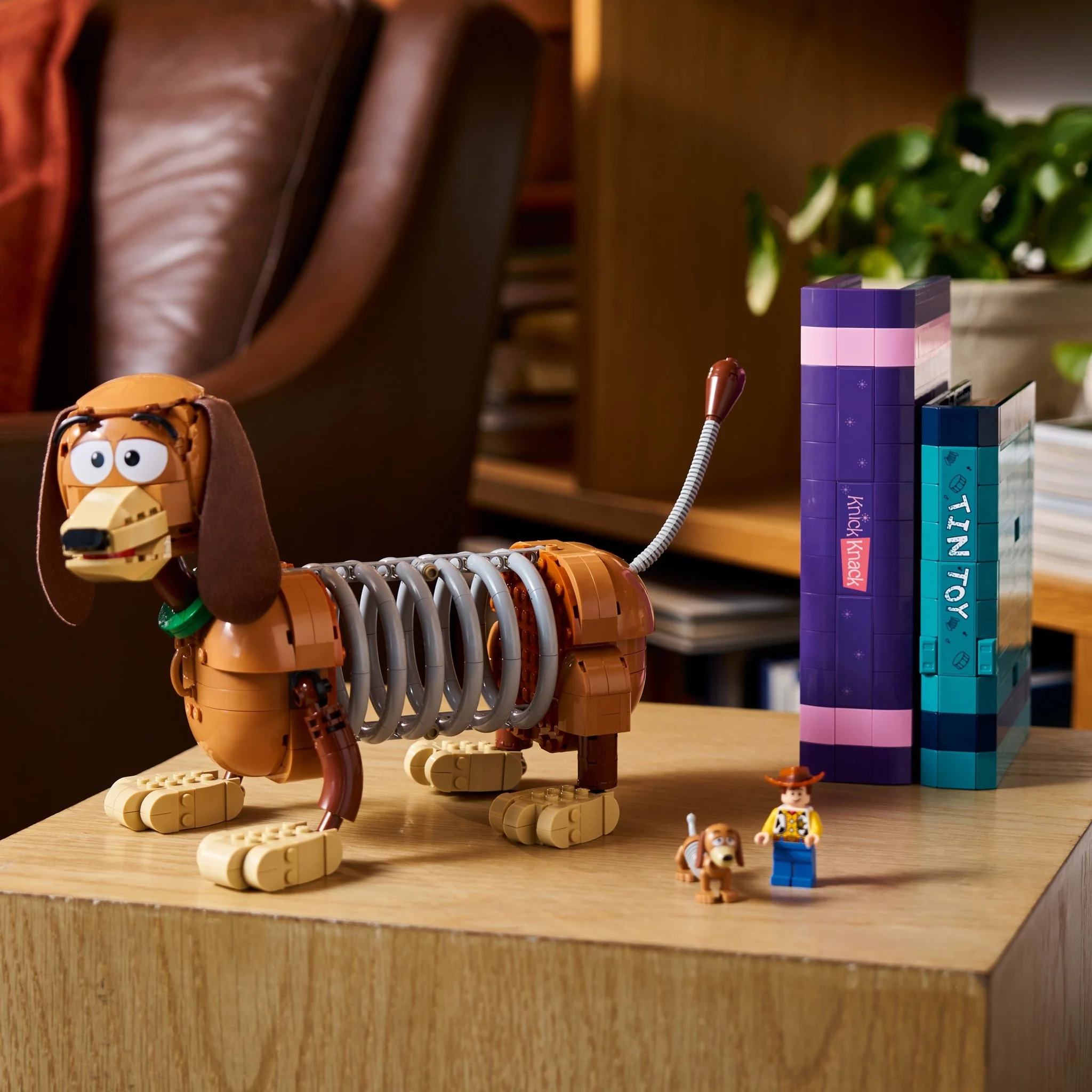 LEGO Disney and Pixar Toy Story Slinky Dog Bookends 43301 - Image 6