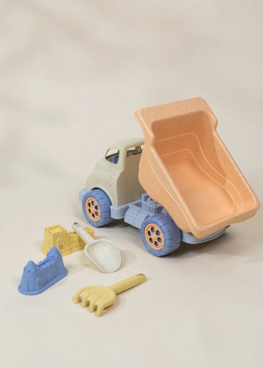 Oversized 5-Piece Wheat Straw Sand Toy Set – Dump Truck & Accessories - Image 3