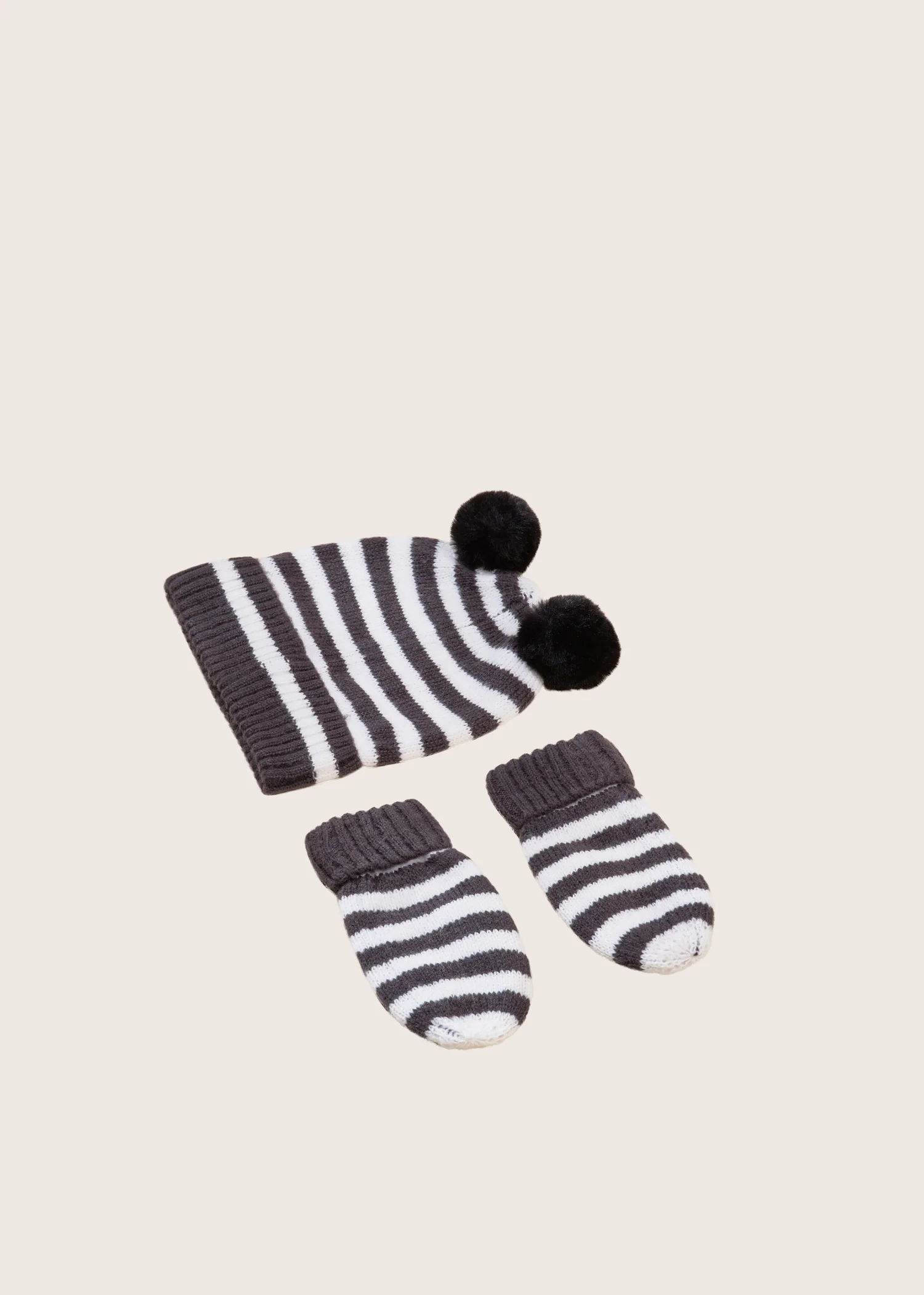 Knitted Pom Pom Hat TGHAC18 - Image 2